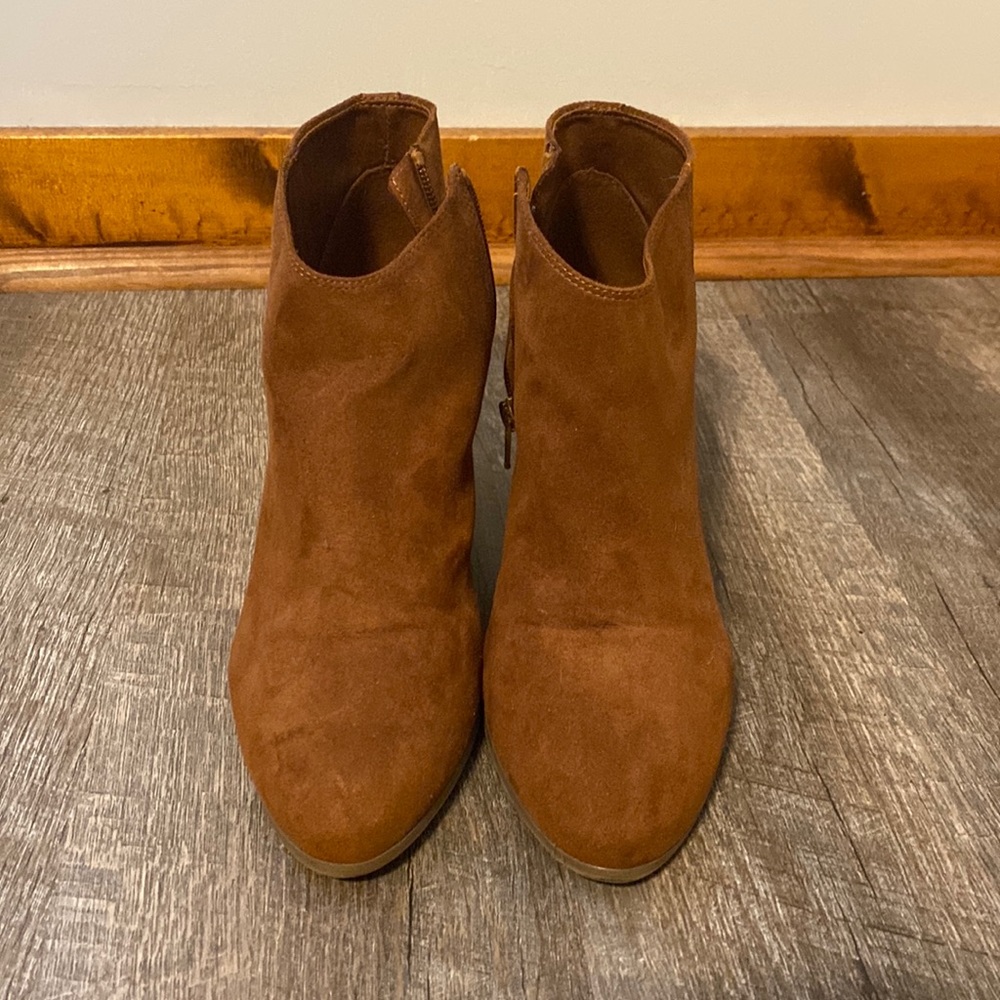 Brown Old Navy Booties with heel, size 8